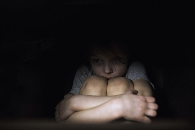 Simak 5 Tips Mengatasi Anak yang Takut Kegelapan!