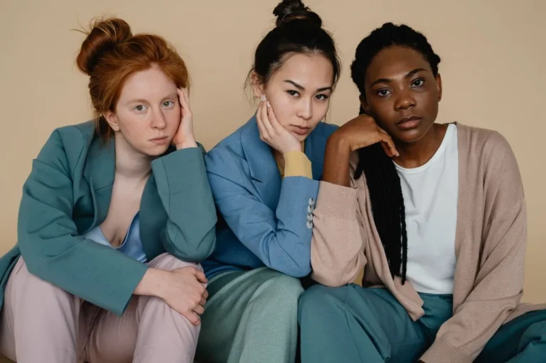 Cara Meningkatkan Keterampilan Komunikasi Antarbudaya di Dunia Kerja Global