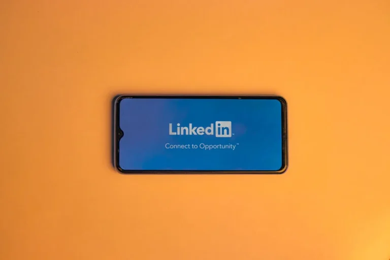 25 Tips Terbaik Membuat Profil LinkedIn Menonjol di Tahun 2026