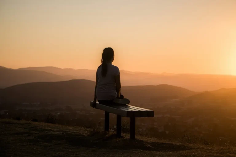 11 Teknik Meditasi Terpandu untuk Menenangkan dan Memusatkan Diri