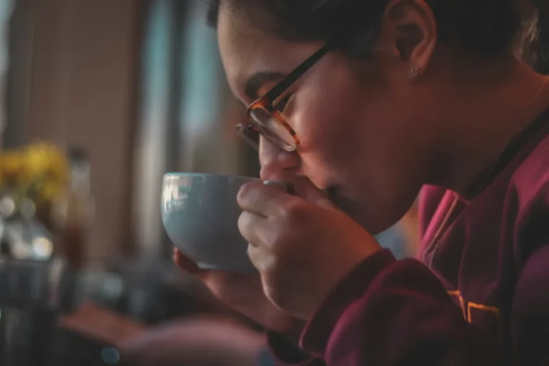 Bahayakah Minum Kopidi Malam Hari? Sains Menjawabnya