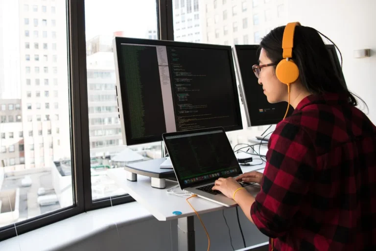 The Great Coding Reset: Bagaimana AI Mengubah Total Wajah Industri Software Engineering