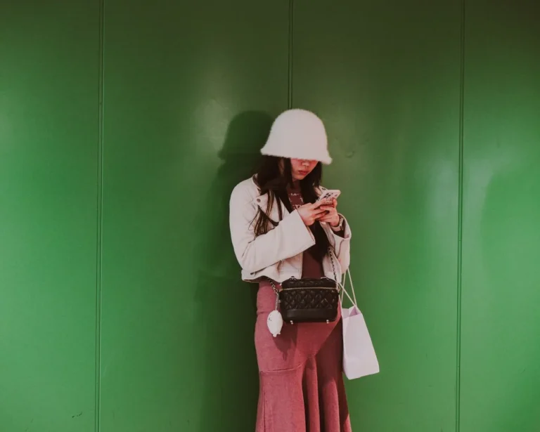Boleh vs Tidak Boleh via Chat: 10 Topik Percakapan yang Seharusnya (dan Jangan) Disampaikan Lewat Pesan Teks Menurut Psikolog