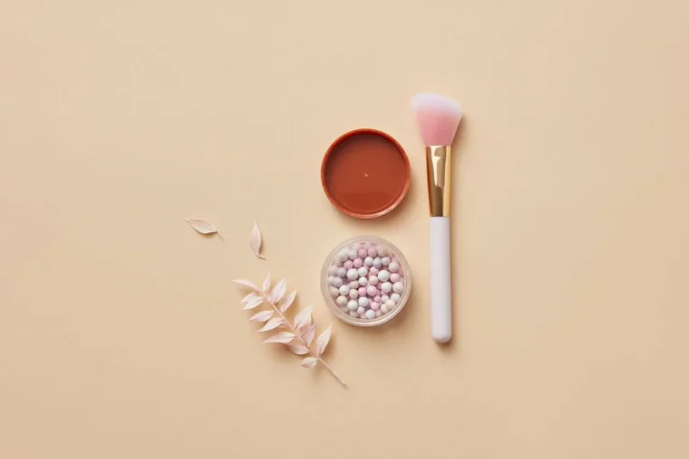 Jangan Dibiarkan Kotor! Ini Cara Membersihkan Kuas Makeup yang Benar dan Aman untuk Kulit