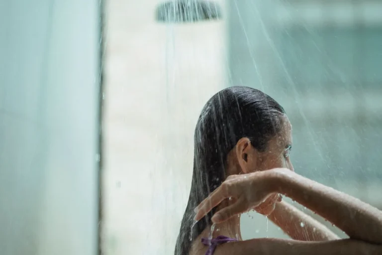 Berapa Kali Seharusnya Anda Mandi dalam Sehari? Ini Kata Pakar Dermatologi