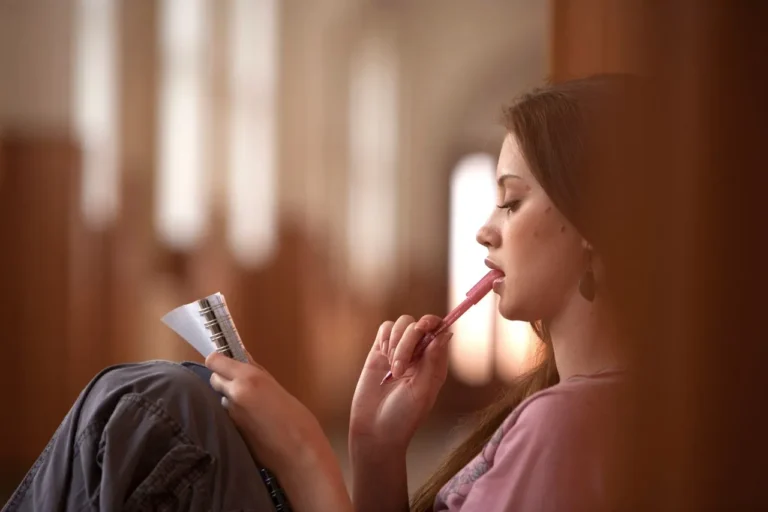 Sering Membuat Daftar Plus-Minus Sebelum Mengambil Keputusan? Ini 8 Kepribadian Anda Menurut Psikolog