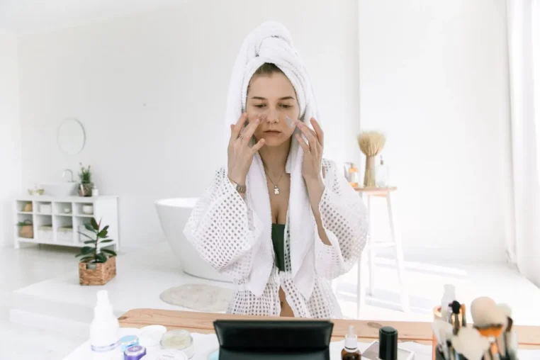 Urutan Skin Care yang Benar: Panduan Lengkap Pagi dan Malam Menurut Pakar Dermatologi