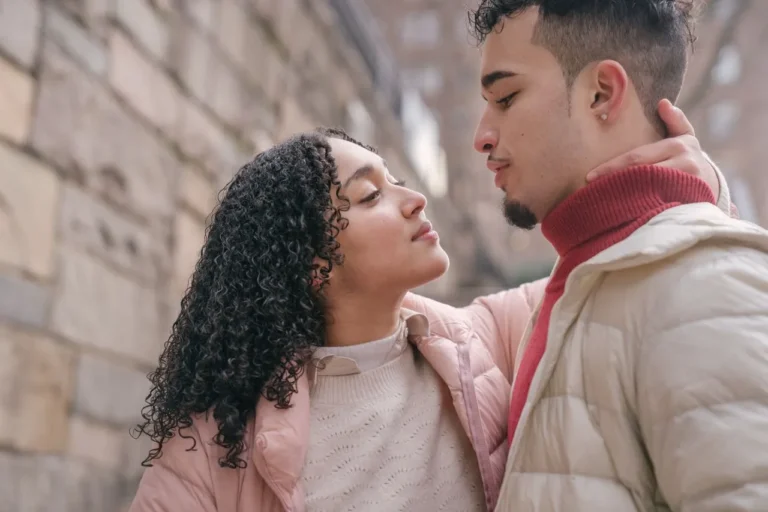 Apakah Rebound Relationship Selalu Berakhir Buruk? Benarkah Mitos atau Solusi Menurut Pakar Psikologi
