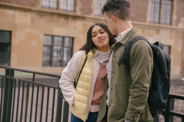 Seni Merayu Berbasis Sains: 15 Tips Flirting Efektif Menurut Pakar Hubungan