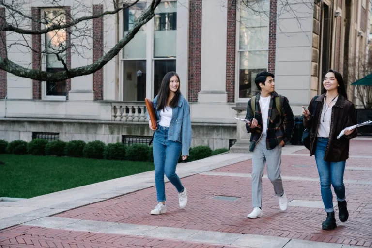 Belajar dari Harvard, Stanford, dan Keio: Mengapa Kurikulum Perlu Memberi Ruang untuk Belajar Lebih Mendalam