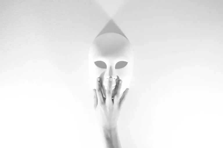 Mengenal Schizotypal Personality Disorder (STPD): Antara Pola Pikir Eksentrik, Kecemasan Sosial, dan Pemulihan