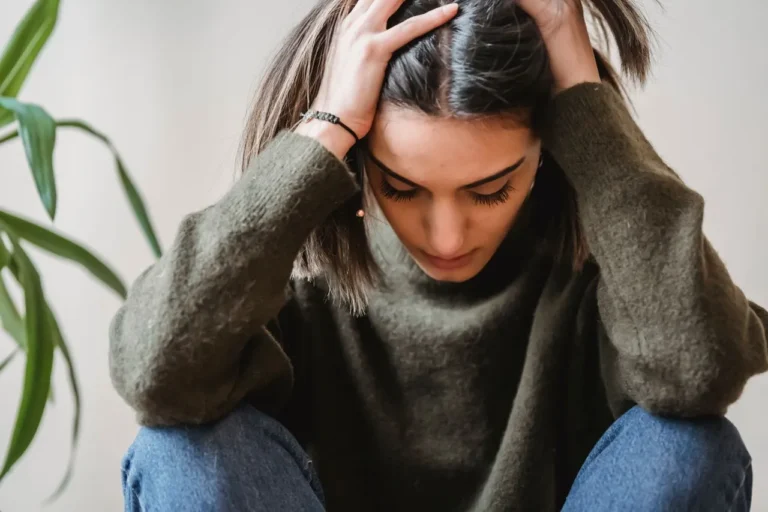 Membangun Kesehatan Mental yang Lebih Baik: Panduan Medis dan Strategi Holistik untuk Resiliensi Emosional