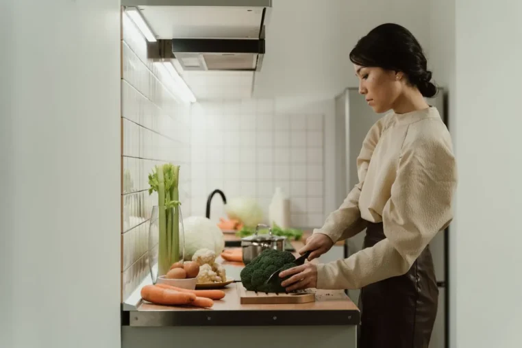 Seni Mindful Eating: Solusi Medis Bebas Stress untuk Hubungan Sehat dengan Makanan