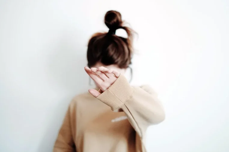 Mengenal Avoidant Personality Disorder (AVPD): Ketika Rasa Takut Ditolak Mengisolasi Kehidupan