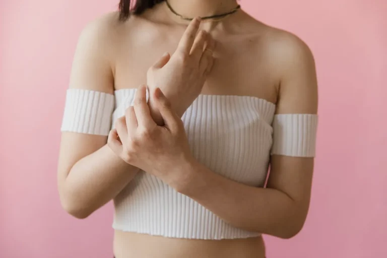 Memahami Body Dysmorphic Disorder: Ketika Cermin Menjadi Musuh Terbesar Kesehatan Mental
